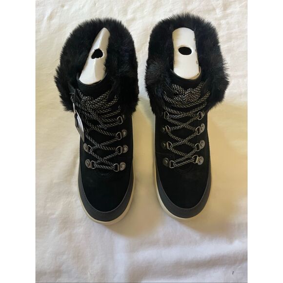 Koolaburra by UGG Tynlee Lace-Up Black 8 - Picture 4 of 11